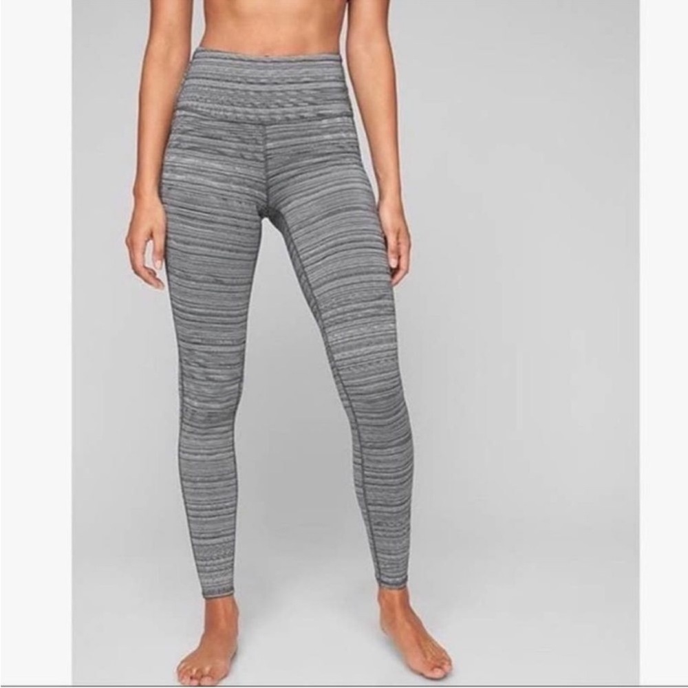Athleta High Rise Jacquard Chaturanga Tight Size Medium Women Gray Black Size L